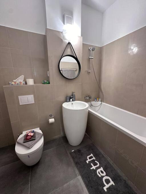 Cozy 1 Bedroom Apartment! Bukurešť Exteriér fotografie