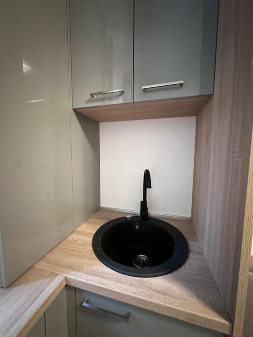 Cozy 1 Bedroom Apartment! Bukurešť Exteriér fotografie